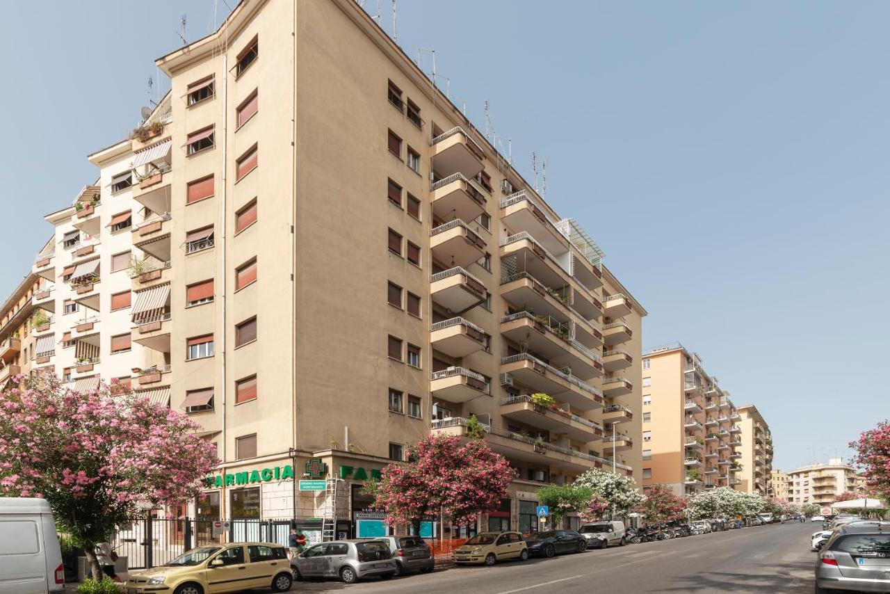 Roomy And Bright Apartment With Terrace Roma Exterior foto