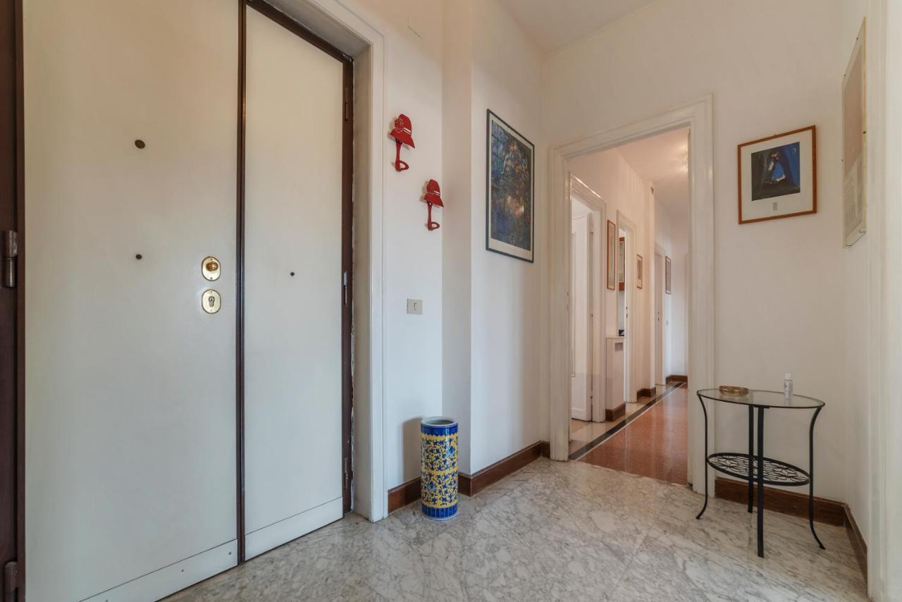 Roomy And Bright Apartment With Terrace Roma Exterior foto